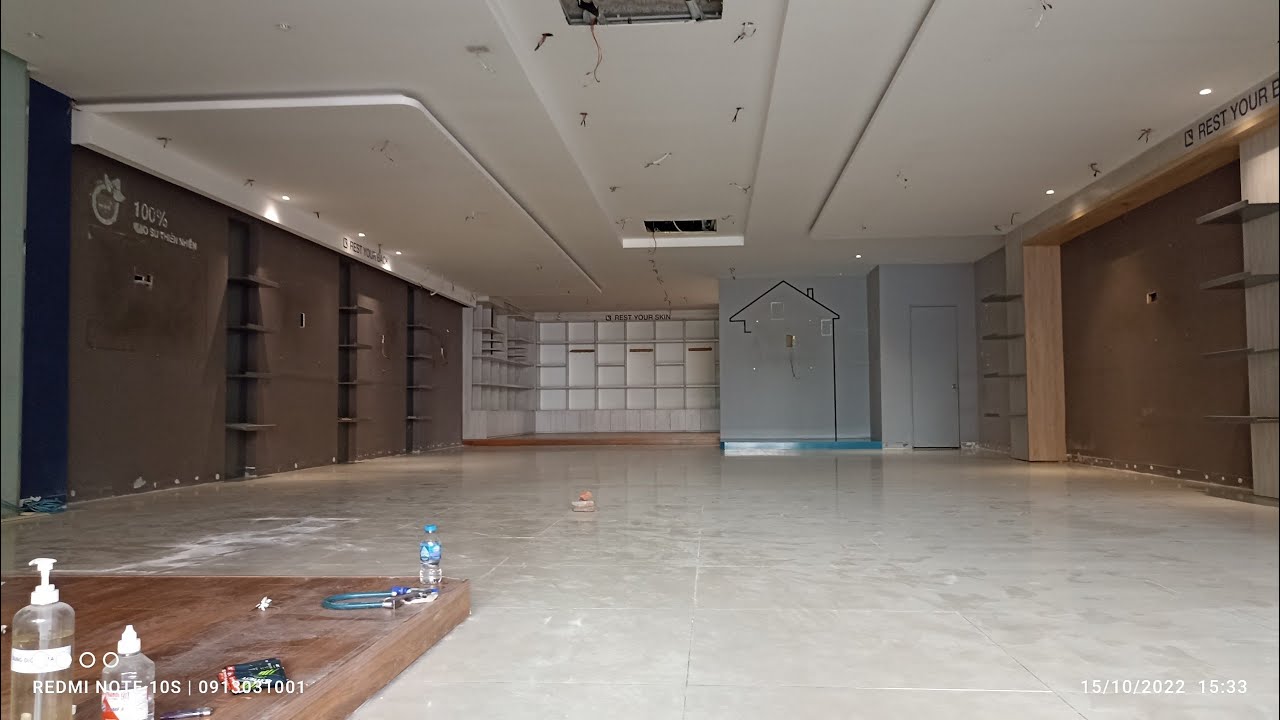 Cho thuê nhà 250 m2 x 2 sàn, MT 10m, mặt phố trong quận Long Biên, làm showroom, văn phòng video