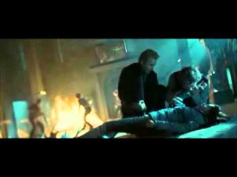 12. Crepúsculo - Edward salva a Bella de James