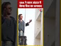 SRK ने खास अंदाज में किया फैंस का धन्यवाद #shortsvideo #dunki #shahrukh #viralvideo #mumbai - 00:42 min - News - Video