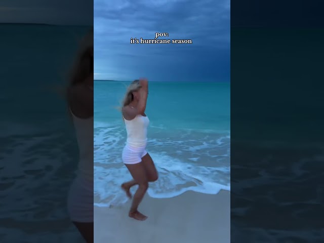 guys the storm is brewing #fyp #beach #viral #summer #influencer #bahamas #pinkpalmpuff