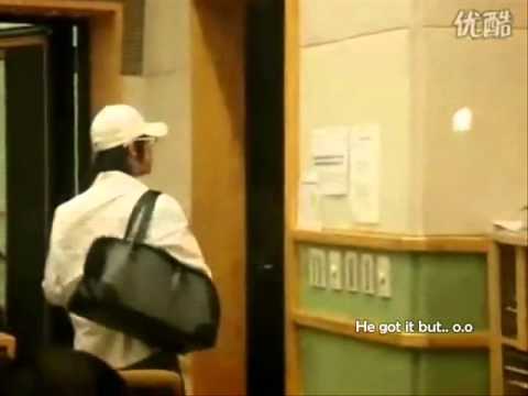 Donghae trying to steal Eunhyuk's bag - EunHae