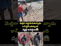మెల్లిగా వద్దామనుకున్నాడు.. కానీ బైక్ ఇరుక్కుంది వ్యక్తి అవస్థలు.. | Heavy Floods Viral Video  - 00:07 min - News - Video