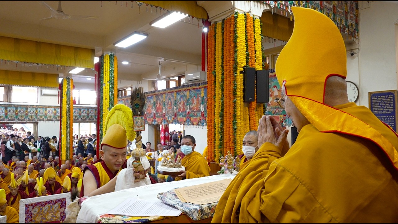 ༄༅། །སྤྱི་ནོར་༸གོང་ས་༸སྐྱབས་མགོན་ཆེན་པོ་མཆོག་ལ་བརྟན་བཞུགས་བསྟར་འབུལ།