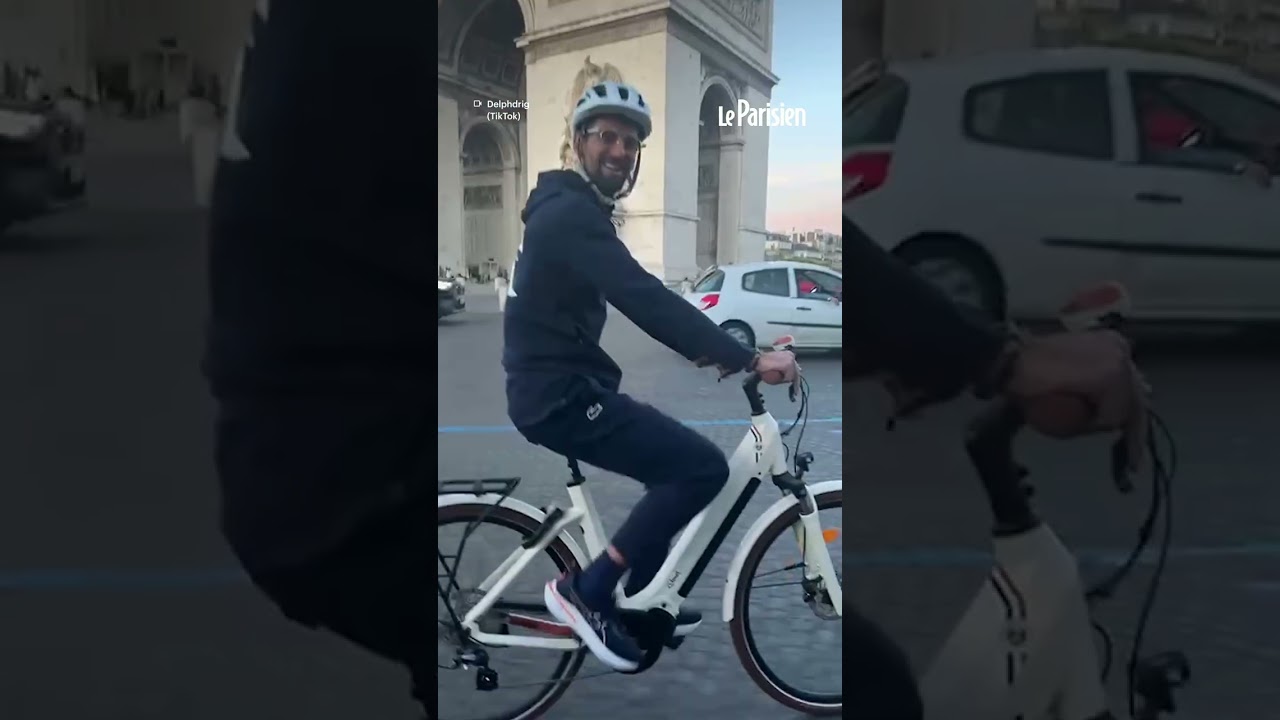 Djokovic croisé à vélo place de l'Étoile