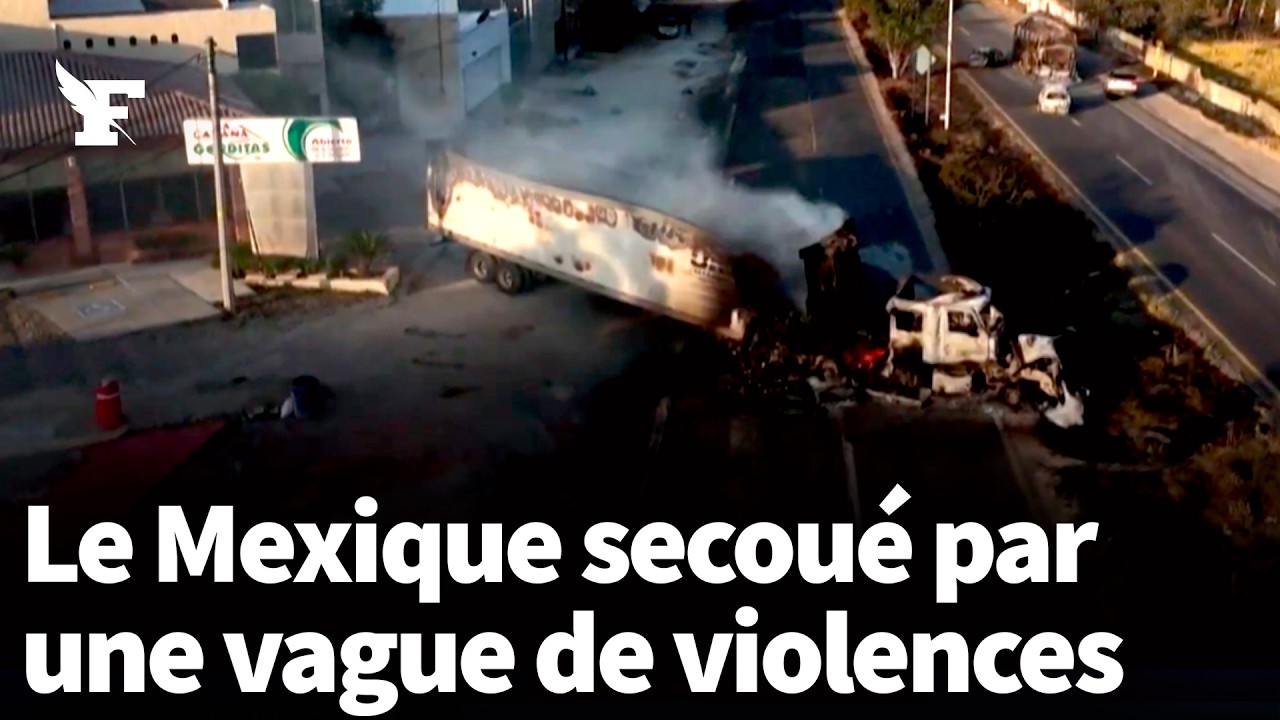 Mexique: les images de véhicules incendiés à Jalisco