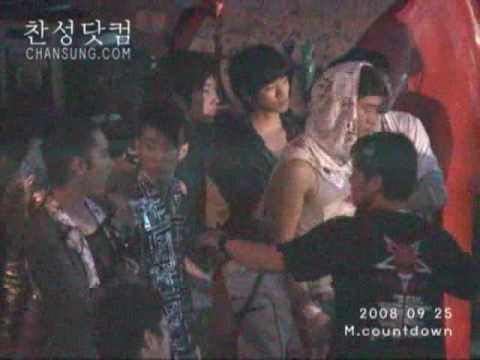 2PM Watching Shinee's Perfomance Before Going on Stage