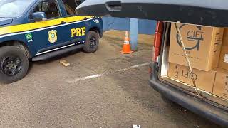 PRF e Receita Estadual prendem dois homens com carga de cigarros contrabandeados em Vacaria