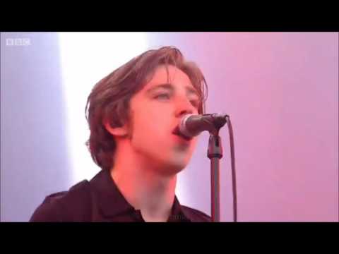 Catfish and the Bottlemen performing Pacifier @ Glastonbury 2016