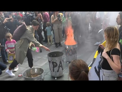 People burn mock bills in UK protest against rising cost of energy | AFP