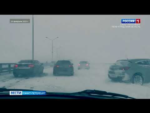 На дамбе движение остановилось после ДТП с участием 13 автомобилей