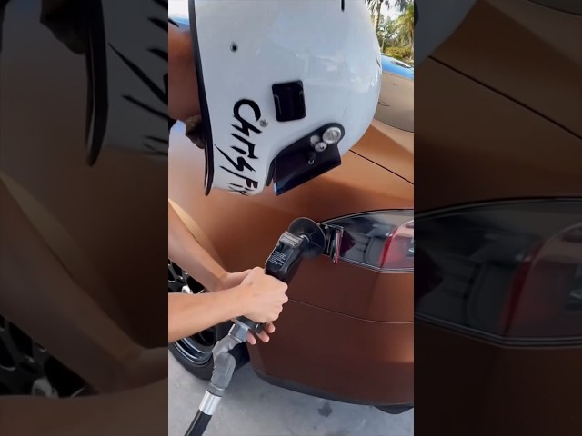 تسلا تتحول إلى سيارة بنزين