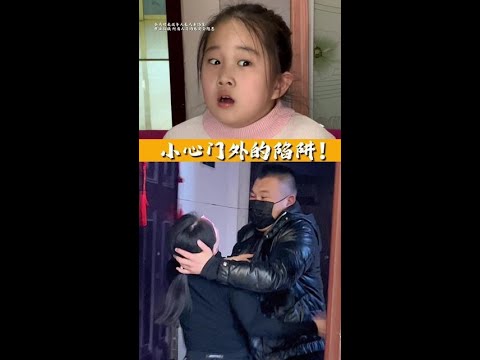 小偷冒充外卖员捂晕妈妈，孩子看见后瞬间做出抓住坏人的举动，结果却让人感动！#儿童安全教育 #儿童安全 #小偷 #感动瞬间 #父母必看系列 @抖音小助手