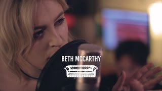 Beth McCarthy - Somebody That I Used To Know (Gotye Cover) LIVE at Ont&#39; Sofa Studios