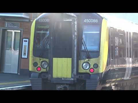 450088 arriving at Brockenhurst for Poole (12/11/22)