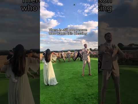 Catching the bouquet at wedding🤣🥰#wedding #funny #fyp #bouquet #funnyshorts