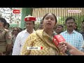 Mukhtar Ansari Death: कब्रिस्तान के बाहर बेकाबू भीड़ पर कार्रवाई करेंगी गाजीपुर DM | UP Police  - 02:04 min - News - Video