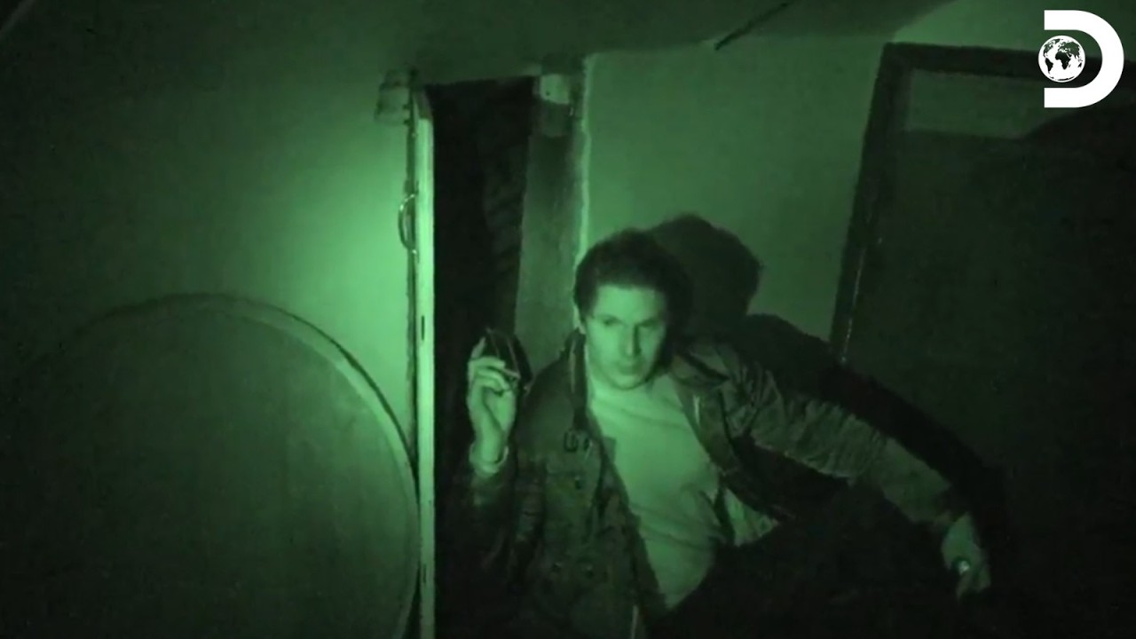 Strange Shadows Move Inside PJM Hospital | Ghost Adventures S5 | Discovery Channel India