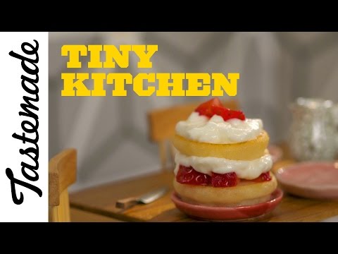 Tiny Strawberry Short Cake l Tiny Kitchen