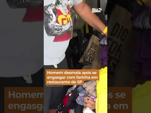 Homem desmaia após se engasgar com farinha em restaurante de SP #Shorts #FalaBrasil