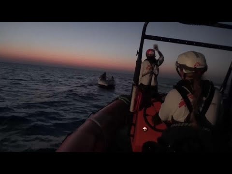 إنقاذ ستة مهاجرين من قارب جانح قبالة السواحل الليبية