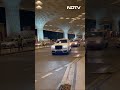 Shah Rukh Khans Date With The Paps At The Airport  - 00:41 min - News - Video