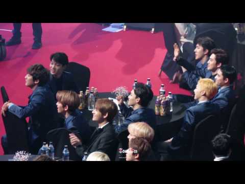 170119 서가대 엑소 후배가수 수상소감에 불러달라는 백현이☆