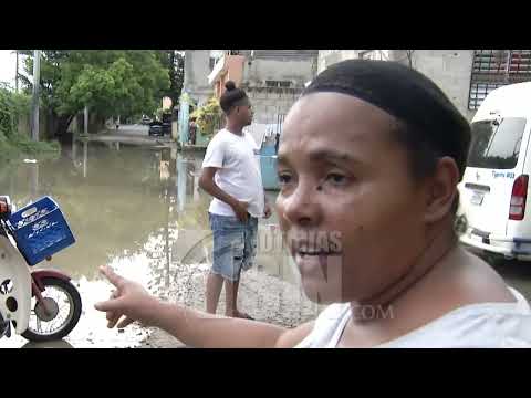 En El Almirante desesperados por los charcos de agua