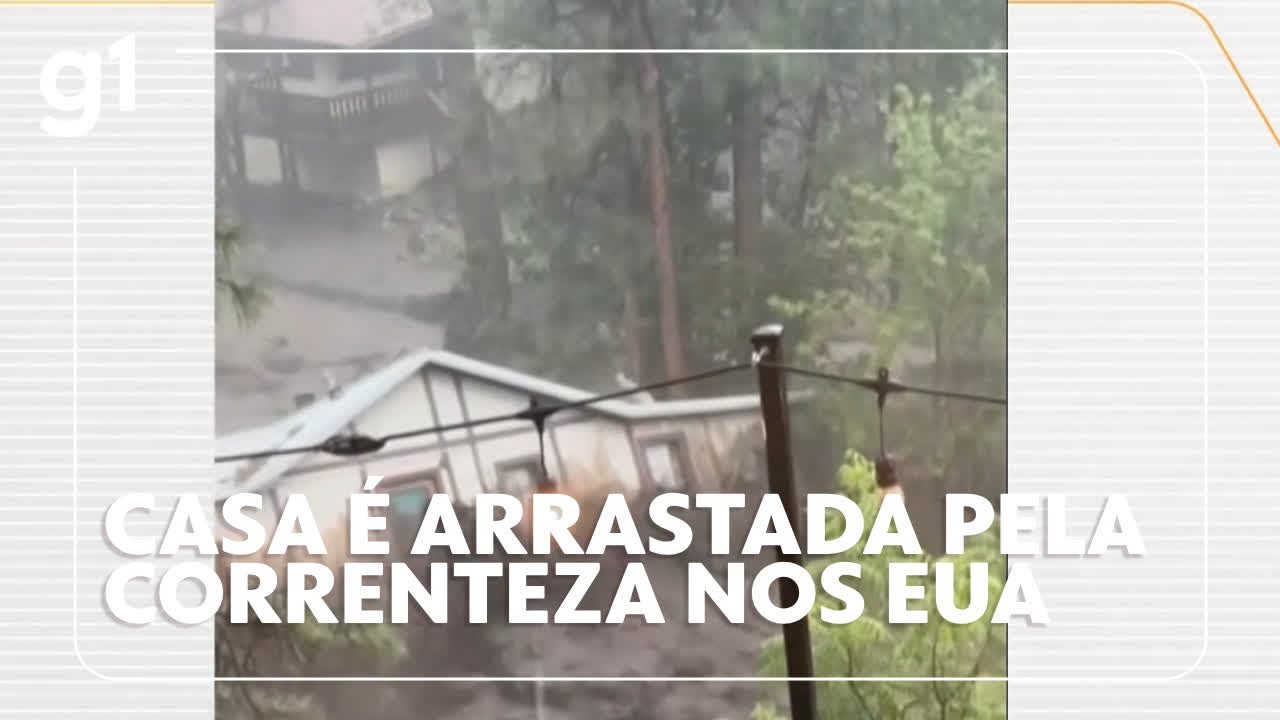 Casa é arrastada pela correnteza, durante chuvas nos EUA