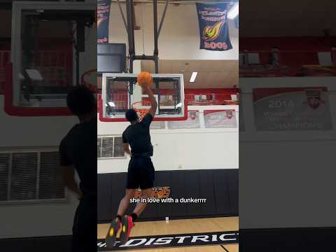 In love with a Dunkerrr#basketball #funny #shorts #hoopers #dunk #athlete #viralshorts #trendingnow