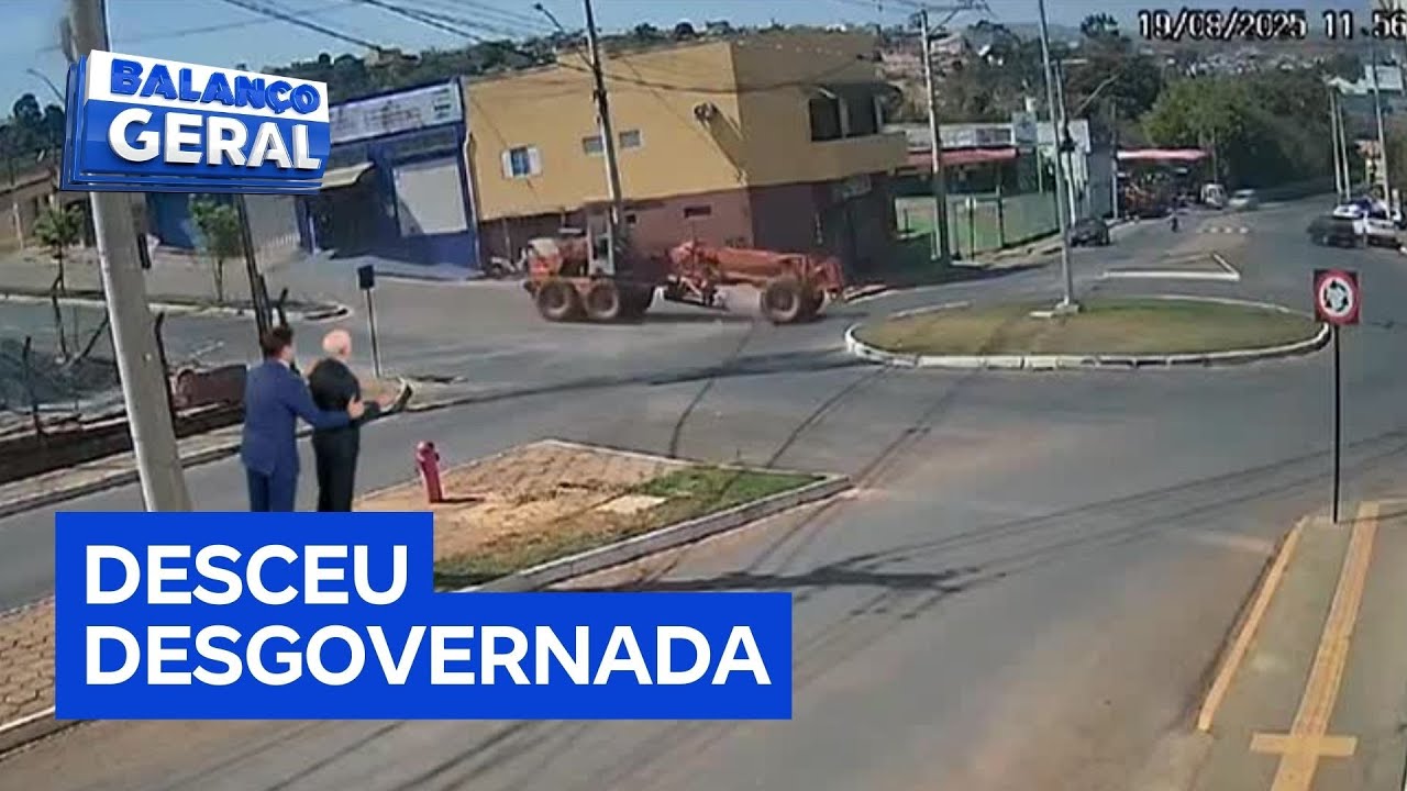 Dentro da notícia Patrola desce rua desgovernada e atinge pedestre