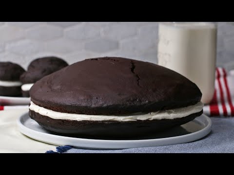 Giant Whoopie Pie Cake ? Tasty