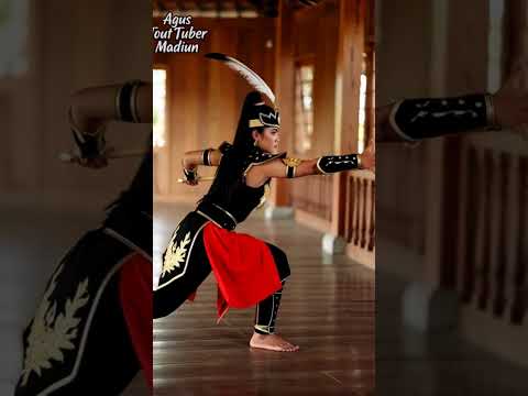 Javanese Warrior Princess: 👸 Stunning Silat/Traditional Dance Pose!