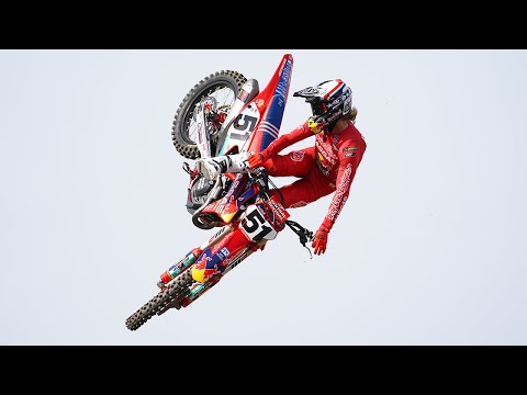 Justin Barcia is Looking Smoother Than Ever