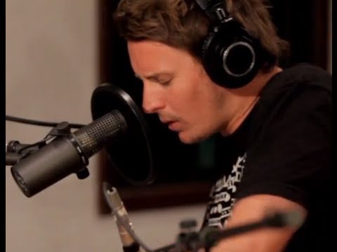 Ben Howard performing