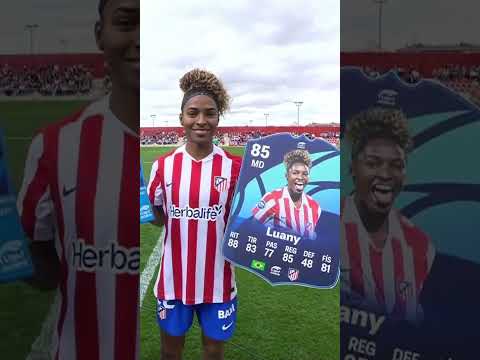 Luany recibe el POTM antes del partido y con una grandísima ovación #ligaf #futfem #POTM