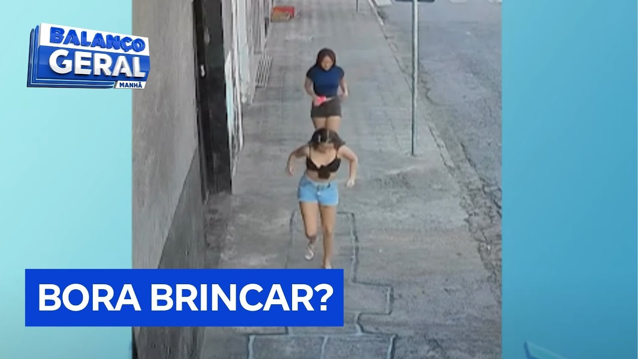 Rua se transforma em febre da amarelinha