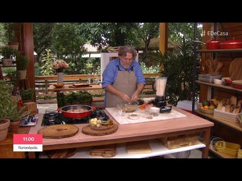 Chef Ravioli ensina frango à passarinho, farofa e torta de sardinha de liquidificador