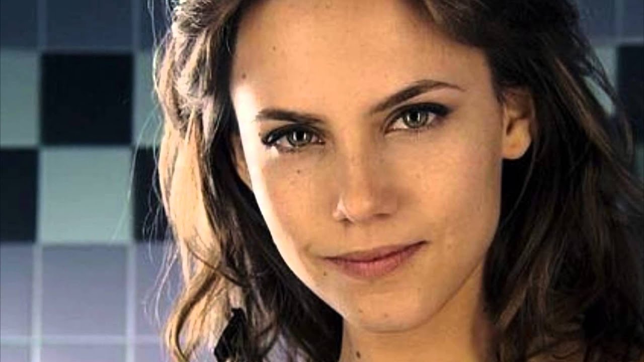 La actriz 'Aura Garrido' manda un saludo a los lectores de Fusion-Freak