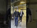 Ranbir Kapoor ने एयरपोर्ट पर पैपराज़ी को किया ग्रीट  - 00:29 min - News - Video