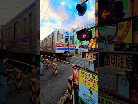 Train in Tokyo #train #trainlover #trainlovers #trainspotting #traincrossing