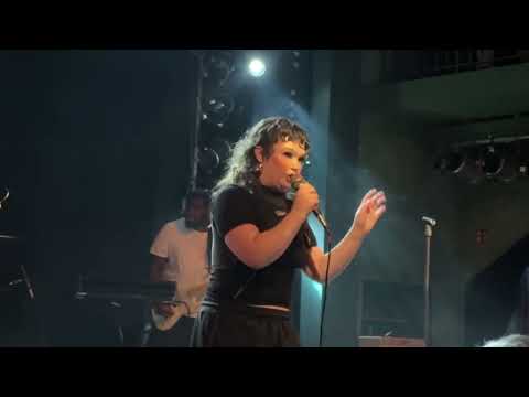 Lola Young - Money - Live @ Gruenspan, Hamburg - 04/2024