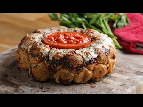 Pull-Apart Meatball Party Ring