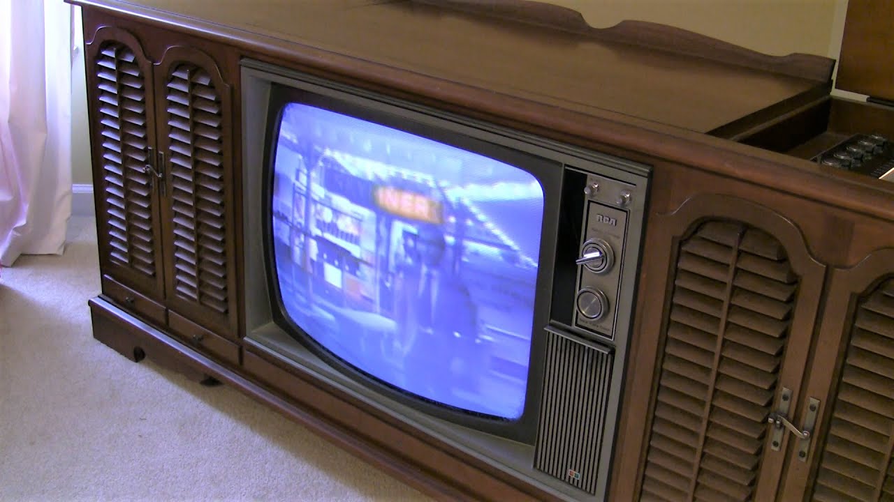 Old 1969 RCA New Vista Color TV - Turned on after 10 years ...
