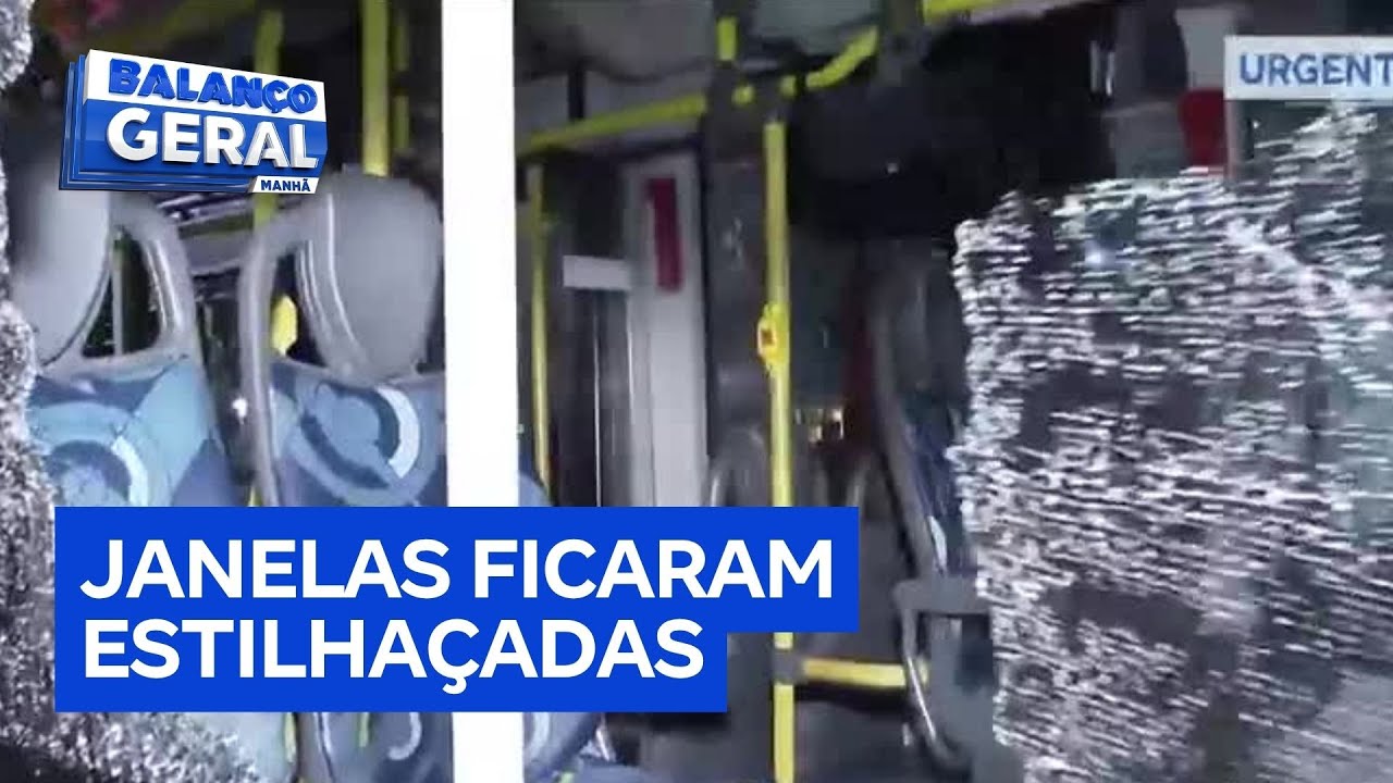 Homem vandaliza ônibus após discussão entre passageiros no centro de São Paulo TV Online Homem vandaliza ônibus após discussão entre passageiros no centro de São Paulo