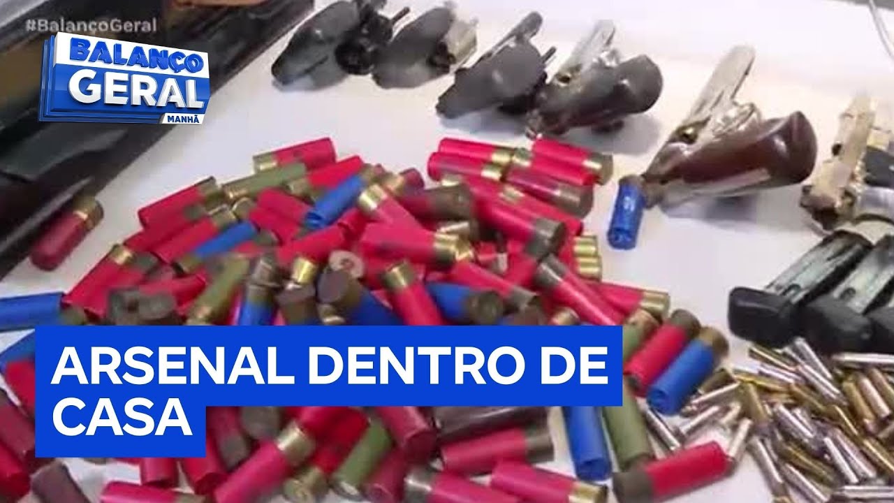 Pai e filho são presos com 16 armas e mais de 300 munições em Suzano, na Grande São Paulo