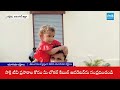యూరియా కోసం రైతుల అవస్థలు | Farmers Facing Urea Shortage Problems in Warangal | ⁨@SakshiTV⁩ ​ - 01:49 min - News - Video