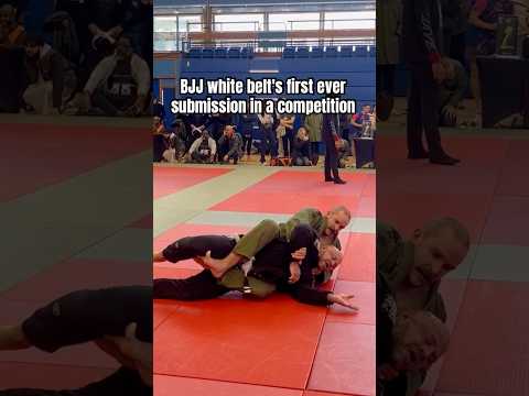5 matches in 2 competitions to get first win by submission. #bjj #jiujitsu #whitebelt