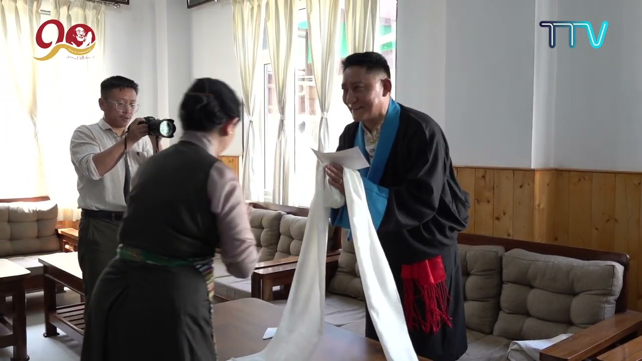 བདམས་ཐོན་མདོ་སྨད་སྤྱི་འཐུས་བཀྲ་ཤིས་དོན་གྲུབ་ལགས་ཀྱིས་ལས་ཁུར་དམ་འབུལ་ཞུས་པ།