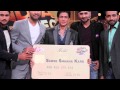 Ians- Shah Rukh Khan gets auctioned By Yuvraj, Harbhajan