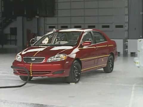 Test de crash vidéo Toyota Corolla 5 portes 2004 - 2007